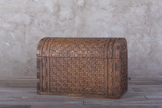 Baúl tallado